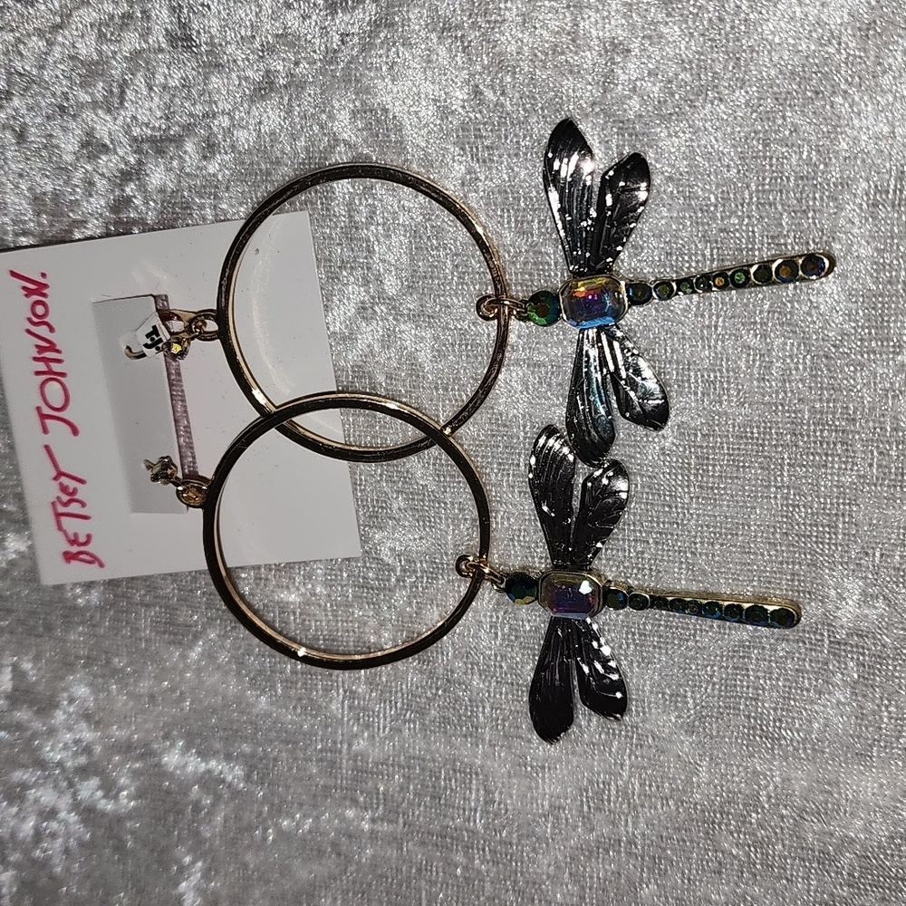 ✨️NWT DRAGONFLY STUNNING BETSEY JOHNSON STATEMENT EARRINGS✨️ - Picture 4 of 8